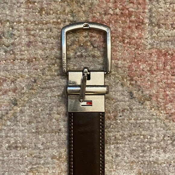 Tommy Hilfiger Imitation Leather Brown/Black Reversible Belt with Silver Buckle - Picture 7 of 11